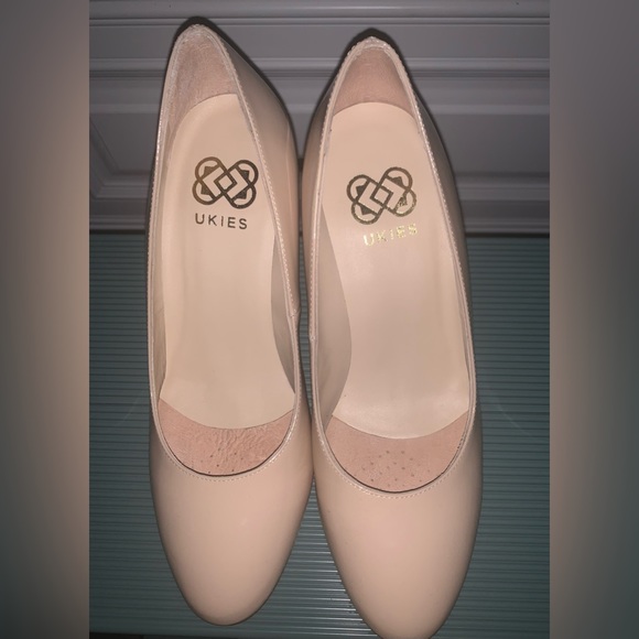 Ukies Size 6.5 High Heel Pumps - Picture 5 of 7